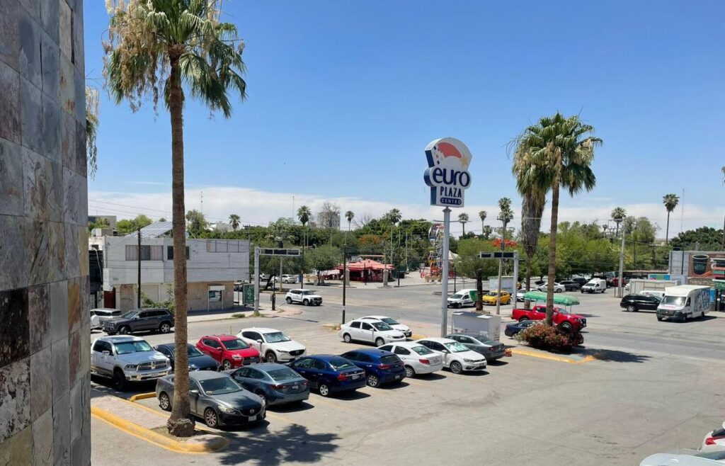 Fachada de la sucursal de Pensionado Aliado en Euro Plaza Centro, Torreón.